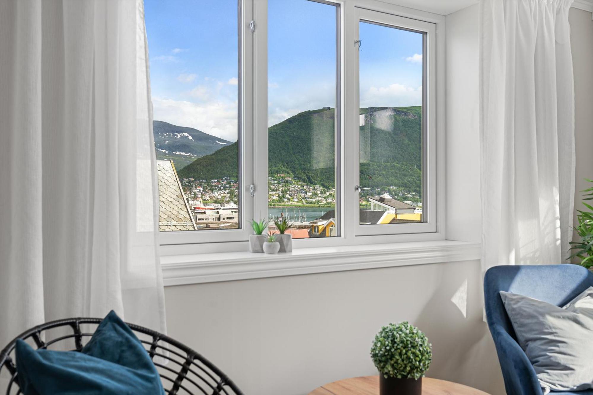 Arctic Homes - Historical Tromso House With View Ngoại thất bức ảnh